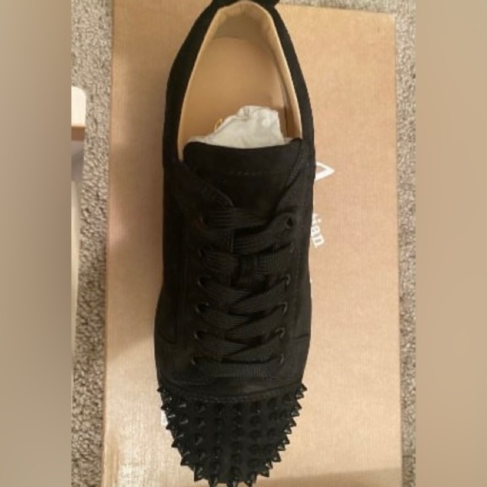 Christian louboutin Junior Spike low tops w/ receipt